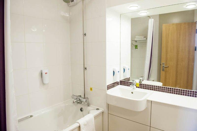 Premier Inn Haydock Park/M6 J23 Уорингтън Екстериор снимка