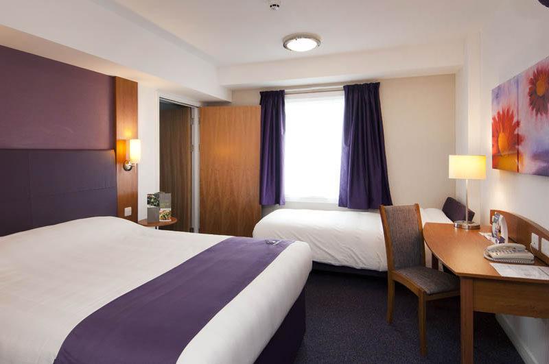 Premier Inn Haydock Park/M6 J23 Уорингтън Екстериор снимка