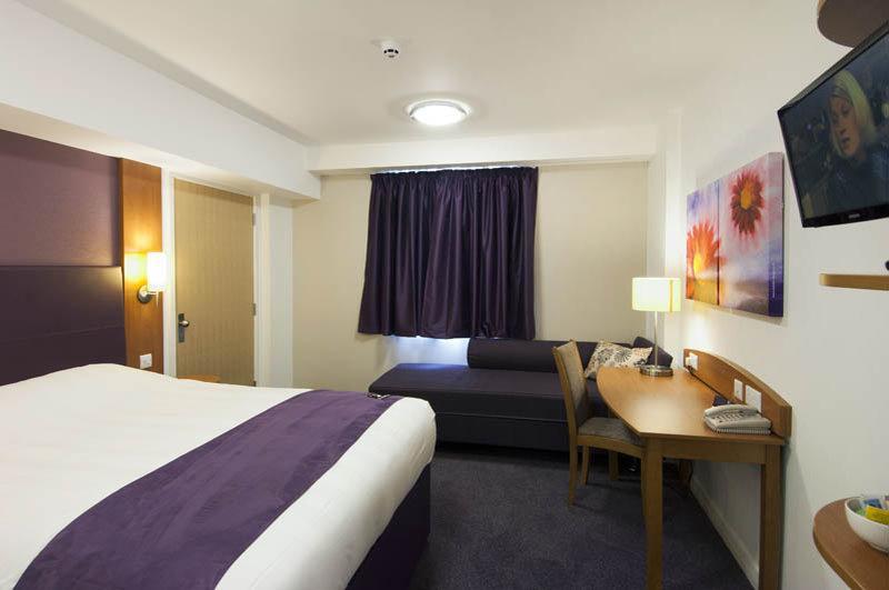 Premier Inn Haydock Park/M6 J23 Уорингтън Екстериор снимка